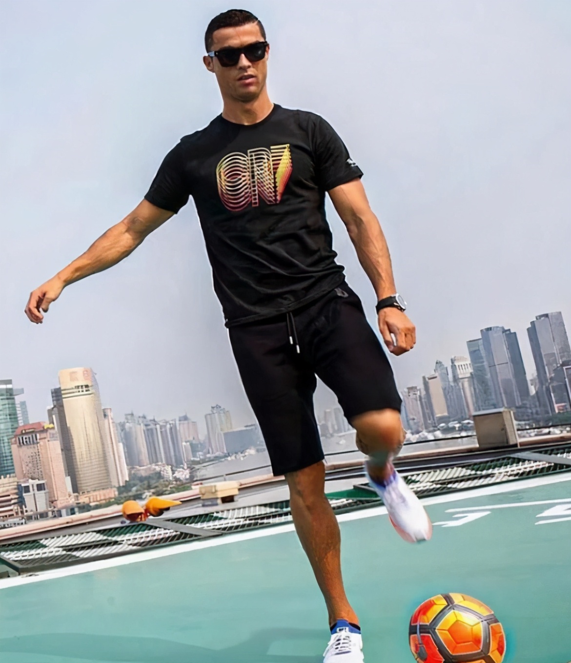 C罗回来了！隔离19天后，总裁终于康复