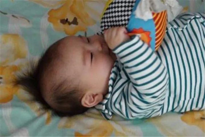 宝宝乱吃东西怎么办,宝宝乱吃东西时要不要纠正