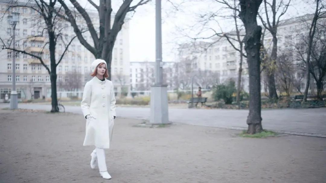 比起《女王的棋局》，女王的衣橱才是经典所在