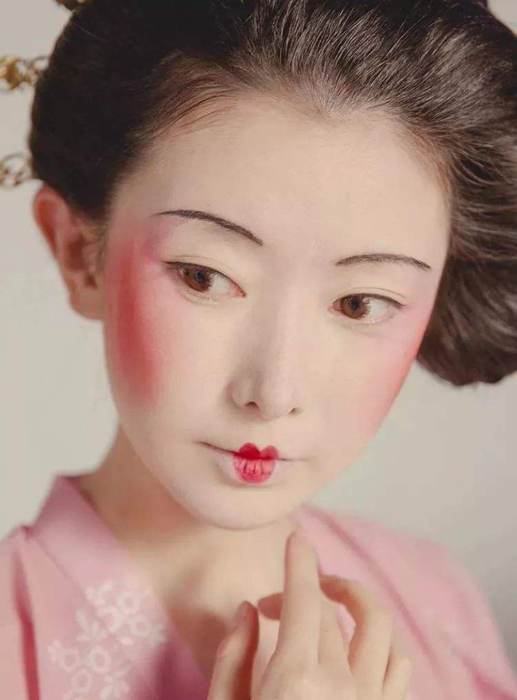 古代彩妆胭脂 (古代女子化妆用的胭脂图片)