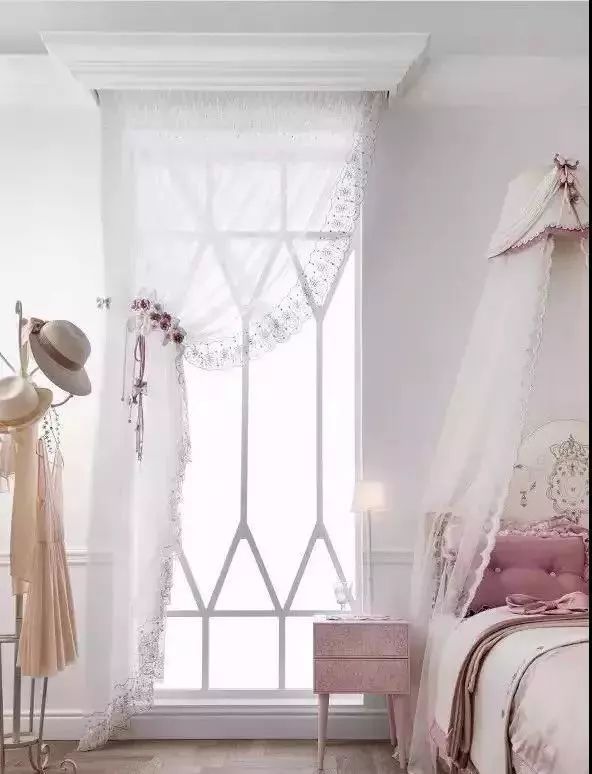 不是落地窗能做推拉窗吗,不是落地窗的阳台能装梦幻窗帘吗