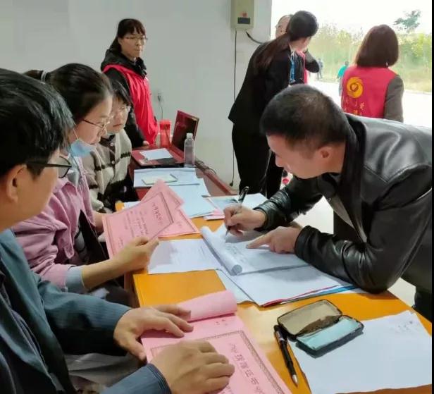 洪水无情人间有爱一起为家乡加油,洪水无情人间有爱河南加油