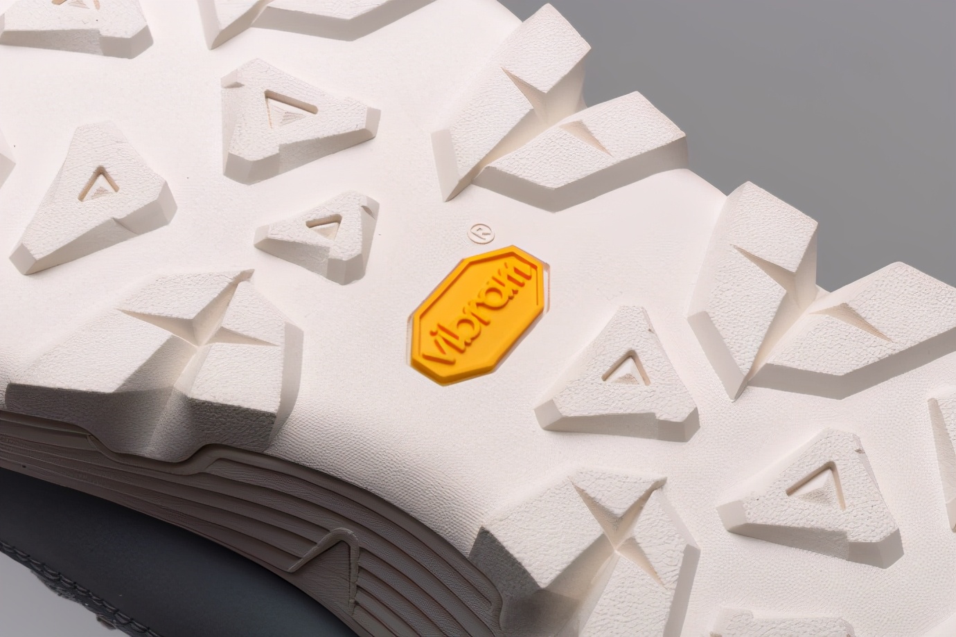 安踏海沃德2发布,安踏经典休闲鞋图片