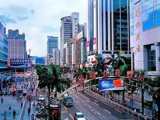 四十年后天堂向右深圳向左,天堂往左深圳往右简介