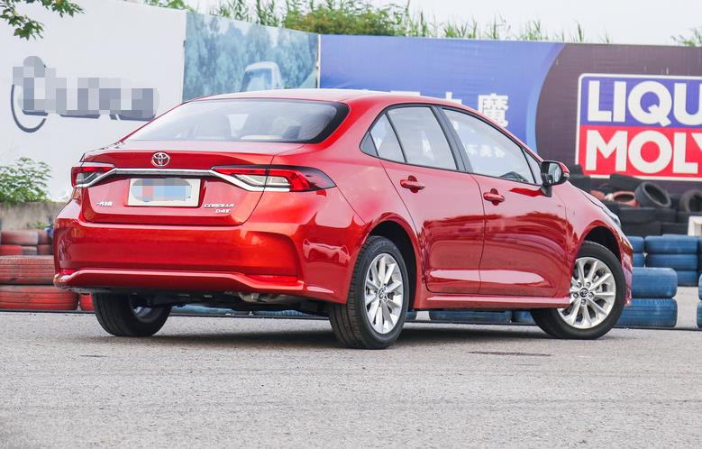 日产轩逸2017款对比卡罗拉,日产轩逸跟卡罗拉哪个更值得买