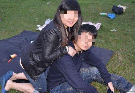 妈妈上火孩子屁股会烂么,十六个月宝宝屁股上火