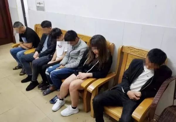 露骨“小卡片”牵出招嫖窝点...