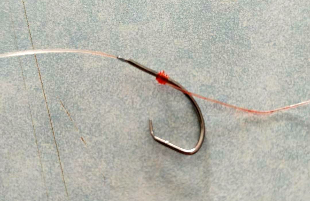 用笔芯做系钩器,怎么用圆珠笔自制绑钩神器