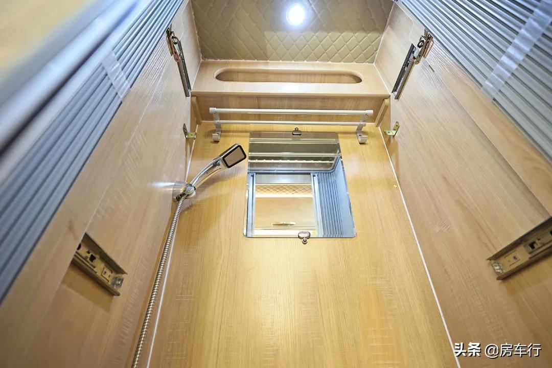 房车价格5-10万元低顶b型房车,房车大全20-30万的c型高档房车