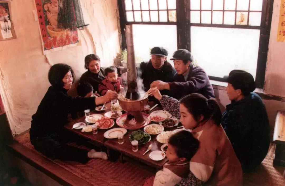 70张照片合集视频,70年衣食住行对比图