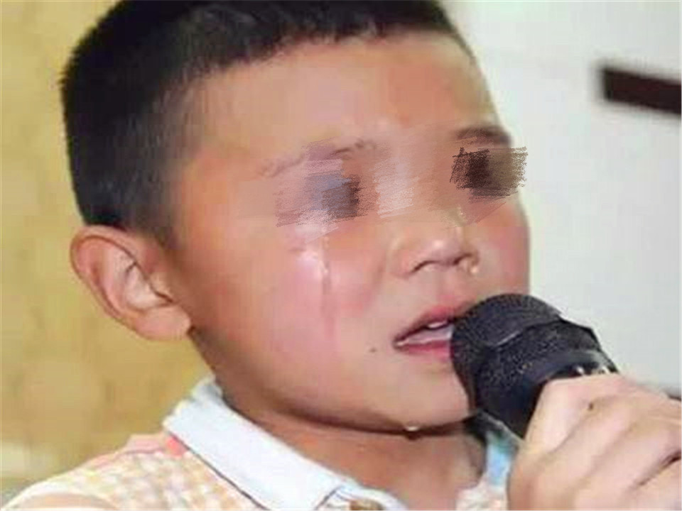 七岁女孩被同学塞纸条,女孩被同学塞纸条