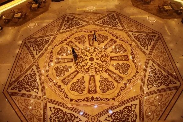 探秘全球唯一8级酒店,全球唯一的8星级酒店