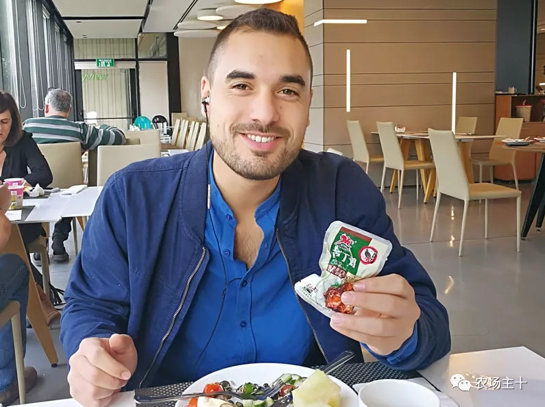 从沿街乞讨到身家亿万，“特养教父”32年的农业路堪称一部传奇史