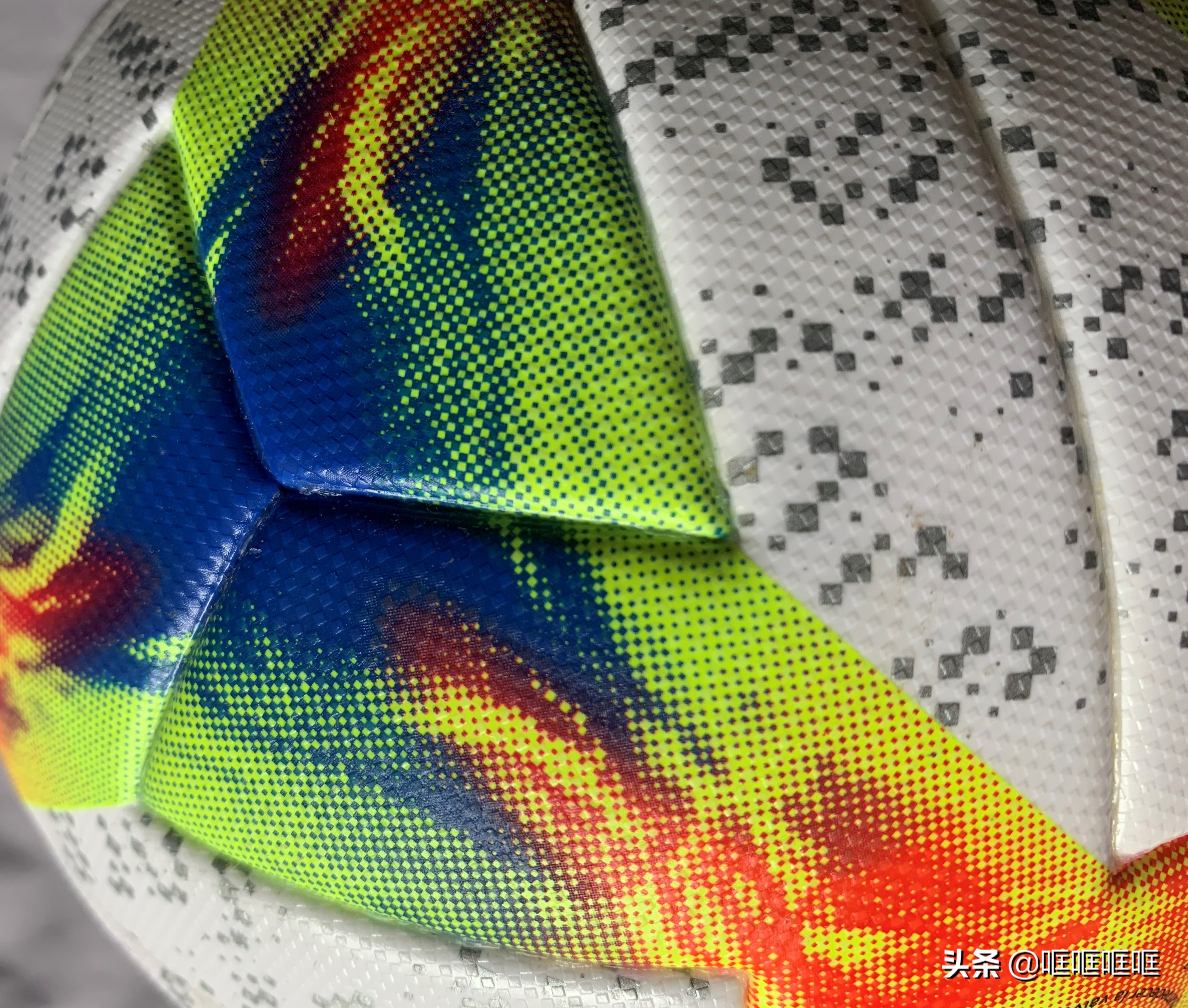 阿迪达斯最新款足球,第一个阿迪达斯