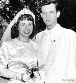 休海夫纳是人生赢家吗,休海夫纳与第一任妻子合影