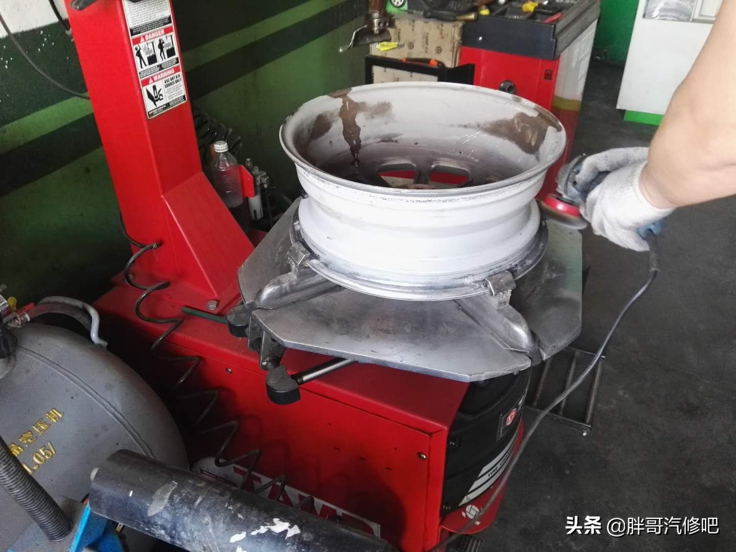 轮胎没扎但漏气怎么回事,轮胎没扎但是经常漏气