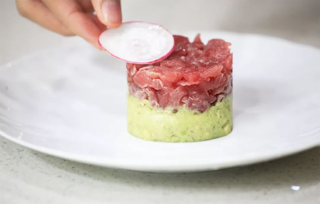 金枪鱼牛油果塔塔的做法,金枪鱼塔塔做法步骤