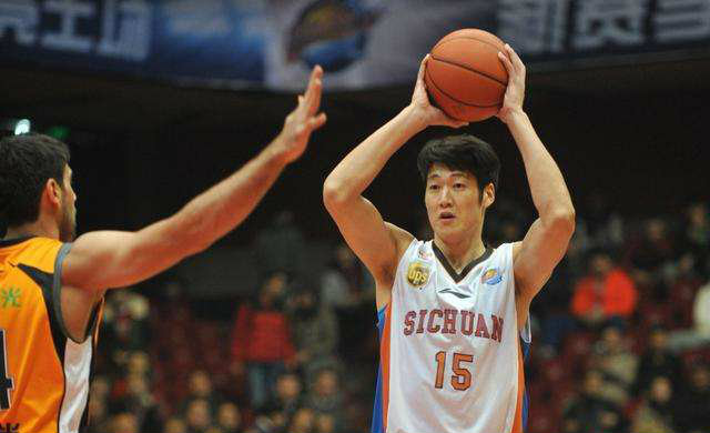 中国10大陨落的篮球天才：他本可成中国卡特，大风车扣篮一战成名
