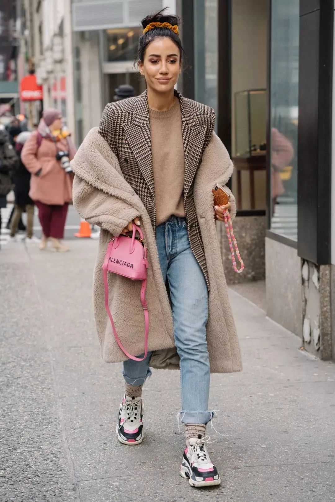 你还在买这么贵的大衣吗,买了件比较贵的大衣有些后悔