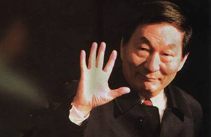1992年，*小平邓**力排众议扶植“黑马”*镕基朱**：好干部就在眼前