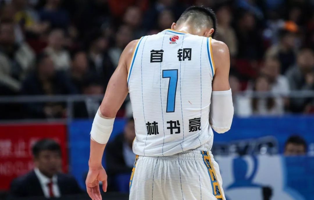 林书豪头破血流,林书豪手肘撞飞