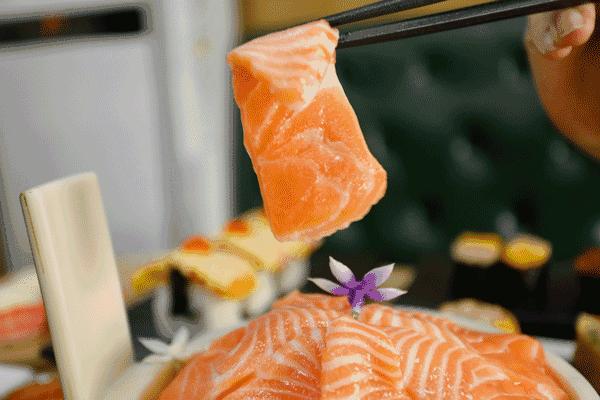 博美狗狗美毛的食物有哪些,博美犬吃什么毛发长得好