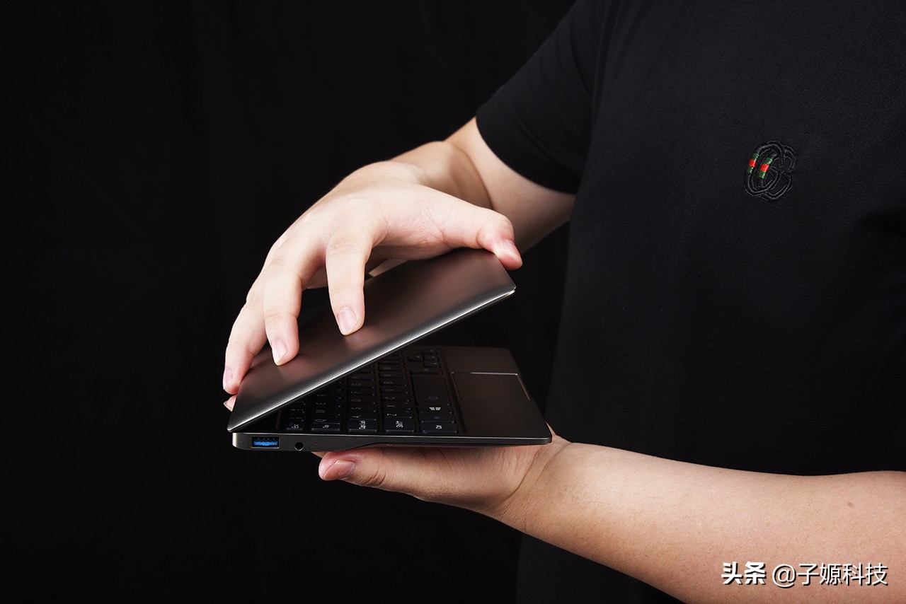 摄影爱好者可以随时随地修图，GPDP2Max提供助力