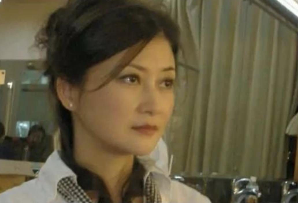 朱晓琳退出歌坛的原因,朱晓琳《妈妈的吻》