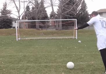 凌空抽射怎么练,弧线射门训练方法和技巧