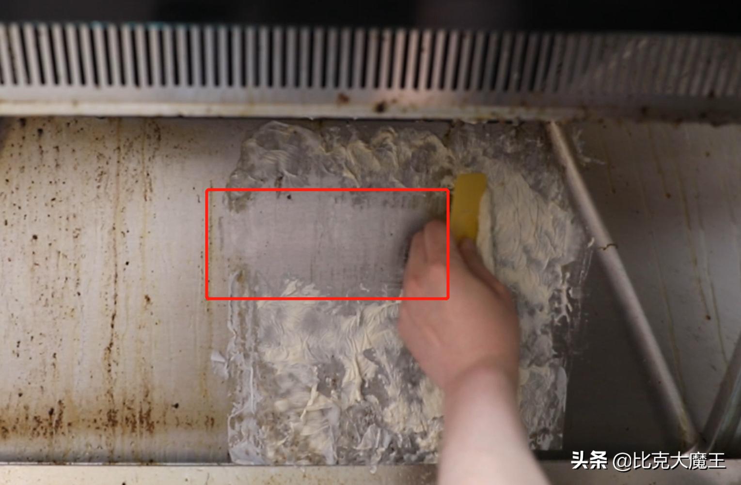 油烟机顽固油污清理方法妙招,油烟机油污怎么快速清理