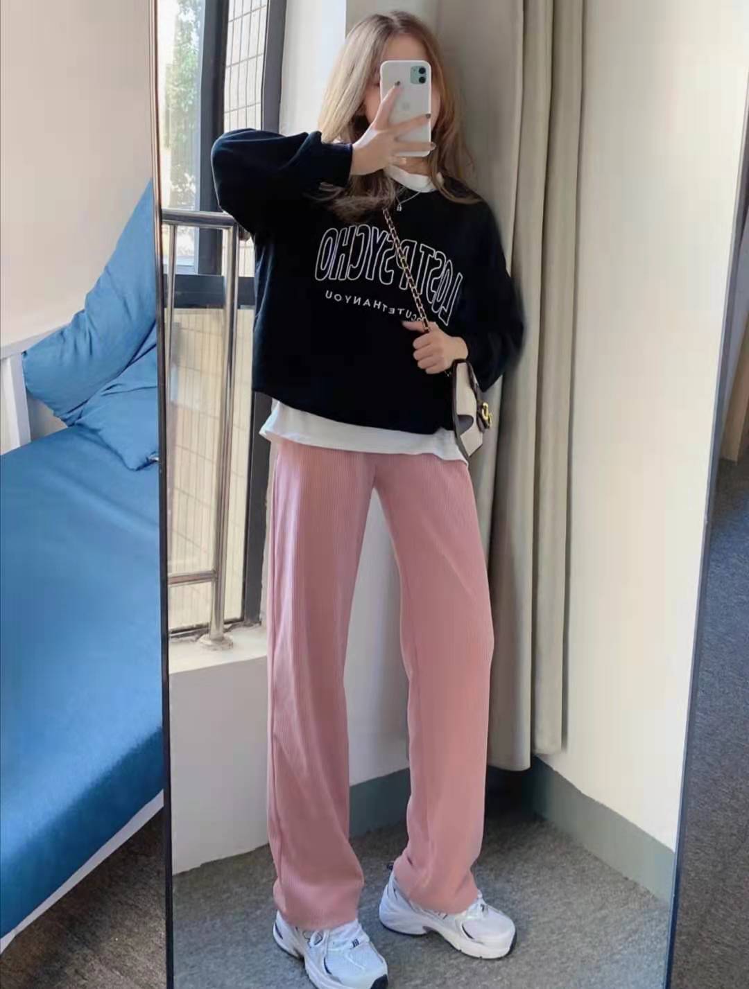 粉色烟管裤子搭配什么上衣,粉色上衣搭配什么裤子男生