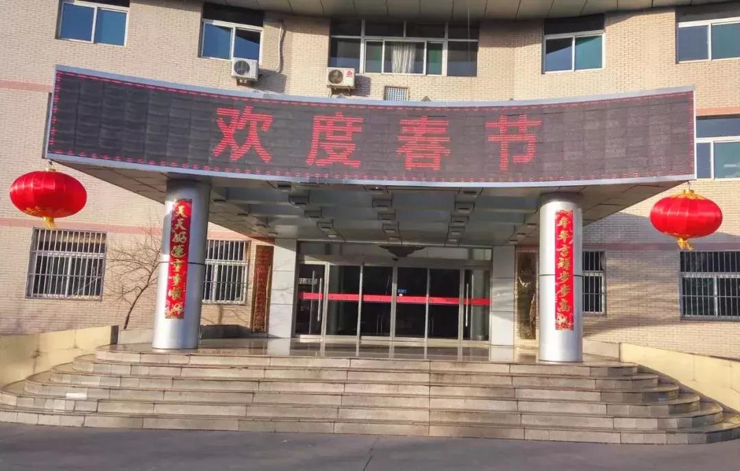 一年一度迎春节送春联活动,年越来越近又到写春联的日子