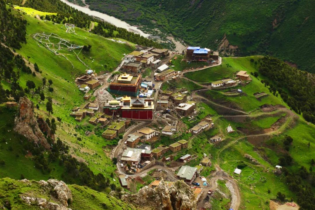 青海发现大规模罕见地貌奇观,青海现七彩流沙奇观