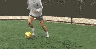 足球变向过人教学视频,足球变向运球训练方法