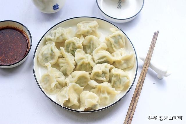 煮饺子怎么知道饺子熟没熟,煮饺子怎么判断熟了没