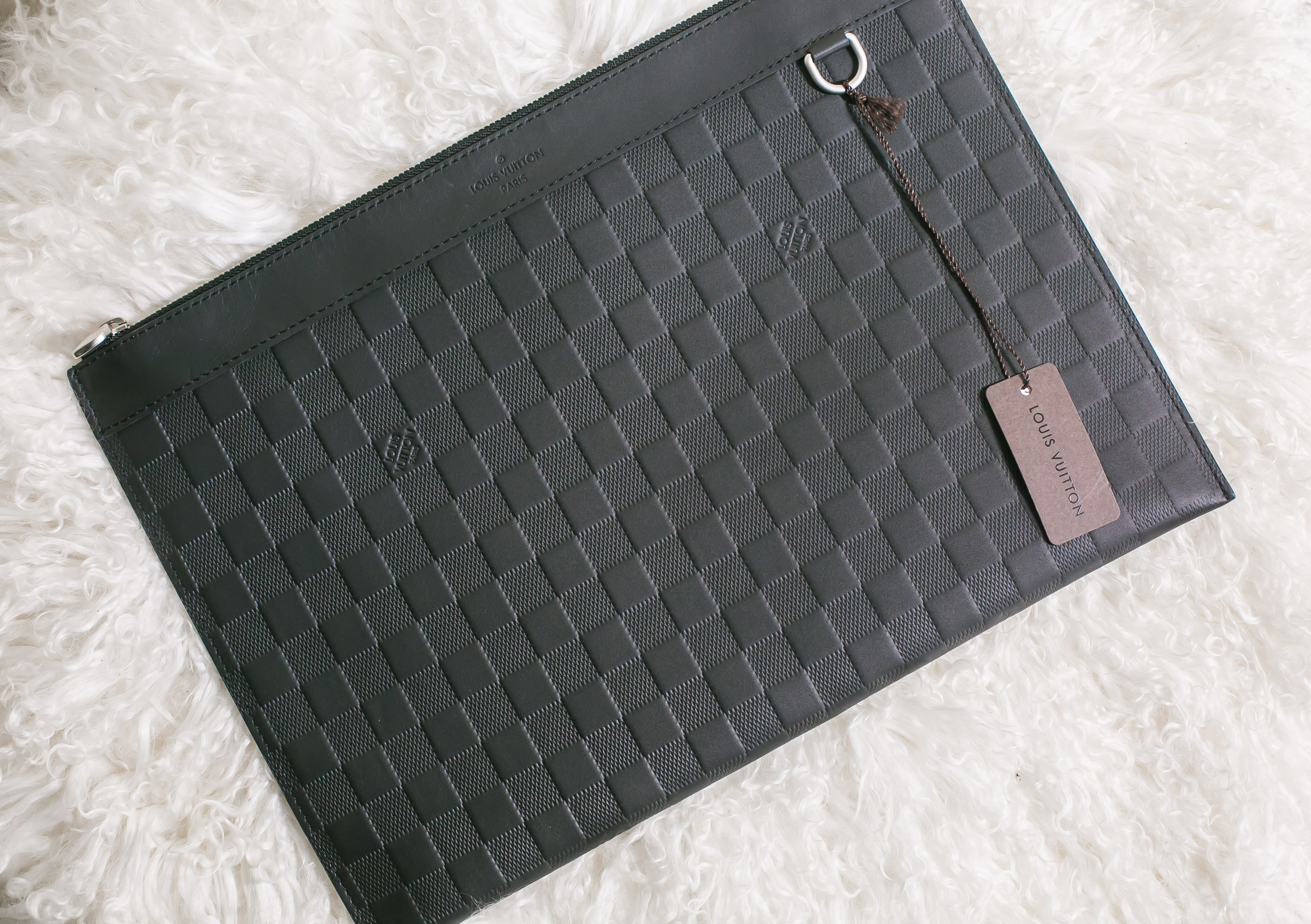 lv防晒衣男款,lv真假辨别最快的方法