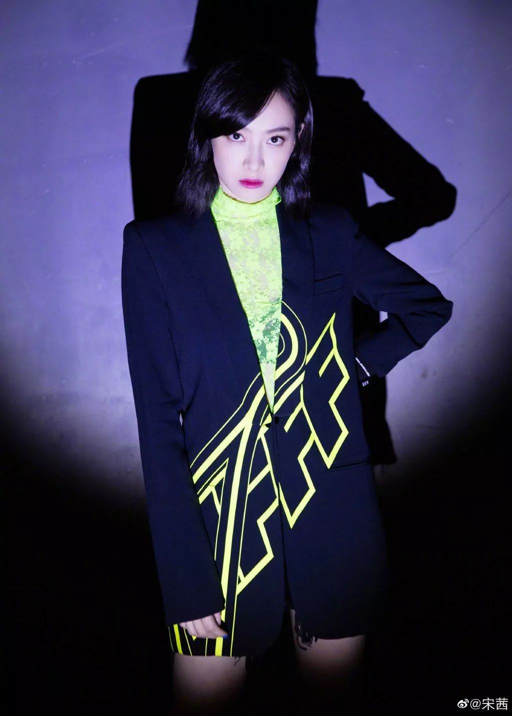 恶霸花衬衫黑色,恶霸穿花衬衫