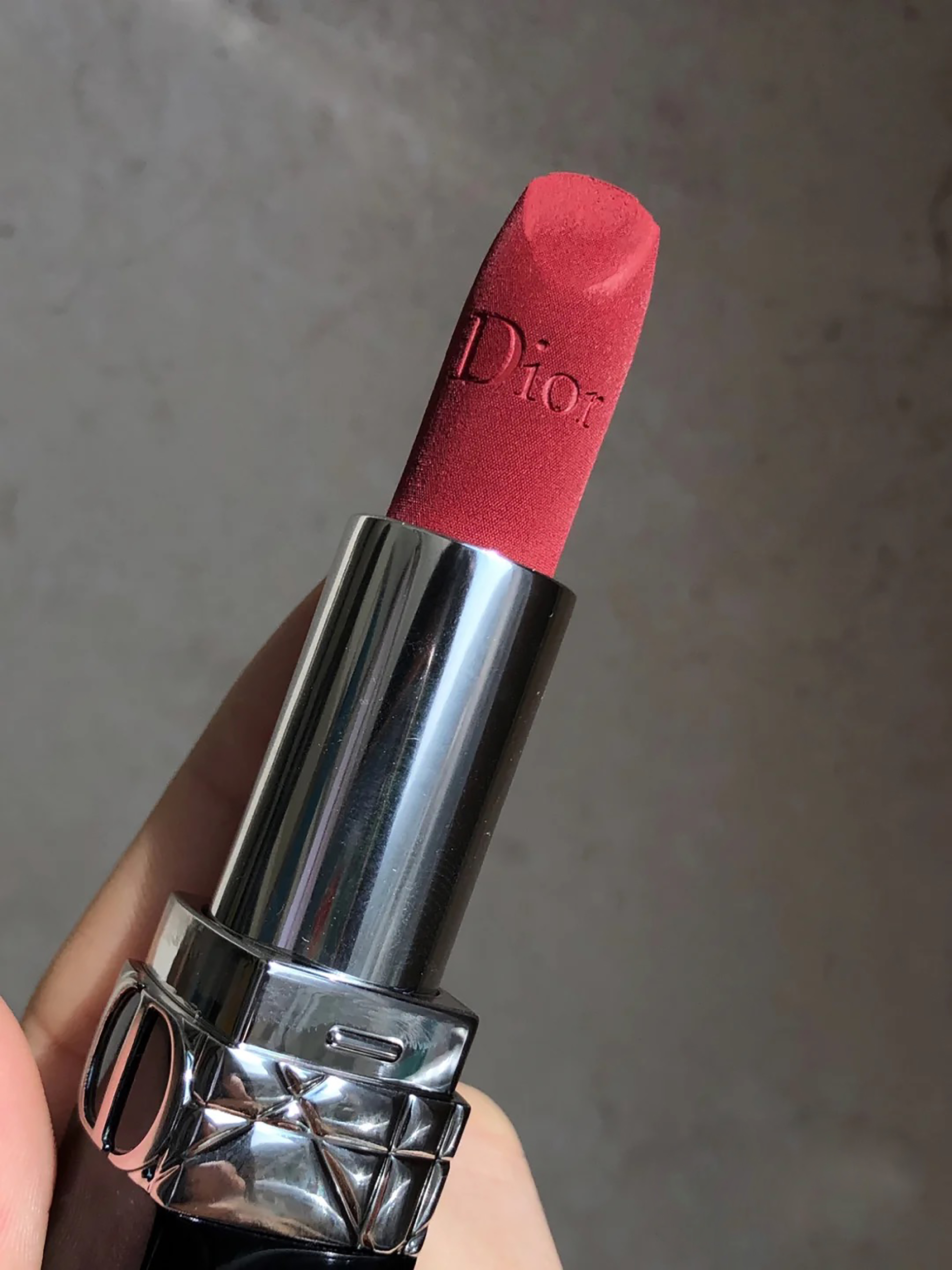 dior豆沙棕丝绒720口红试色,ysl302小黑条豆沙色和迪奥720