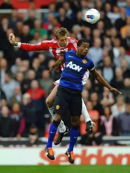 足球运动如何对膝盖进行保护,足球比赛中如何保护好膝盖