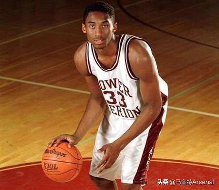 湖人将再穿黑曼巴球衣致敬科比,湖人身穿24号球衣致敬科比