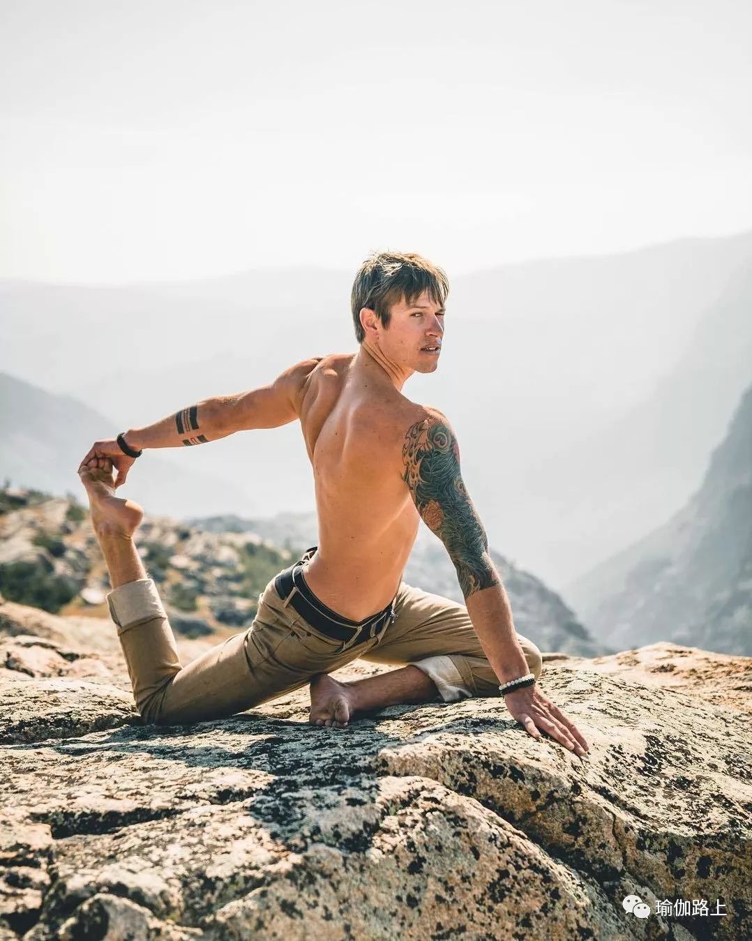 瑜伽超酷男人,练瑜伽的男人很帅