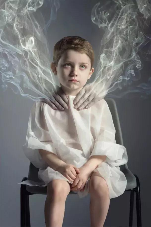 看到‘smoke-free’的标志，到底能不能吸烟？