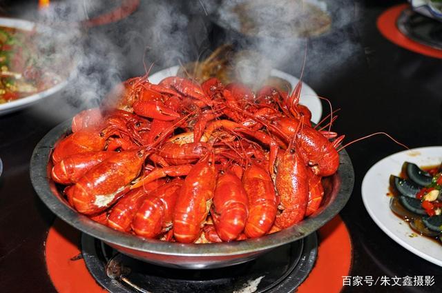 小龙虾原产地潜江深夜小龙虾盛宴,舌尖上的美味小龙虾