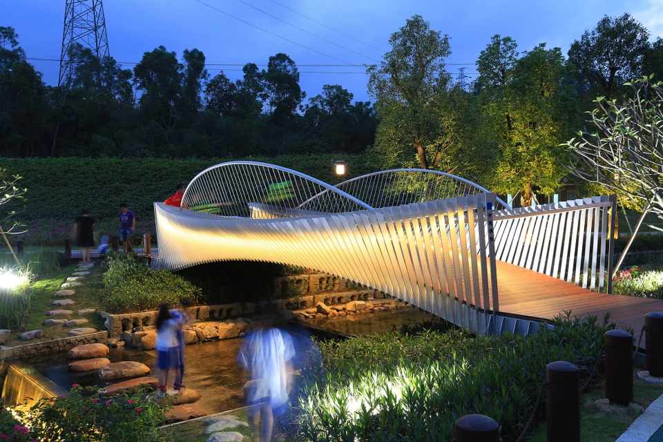 深圳禾塘湿地公园人行钢桥/中建钢构有限公司