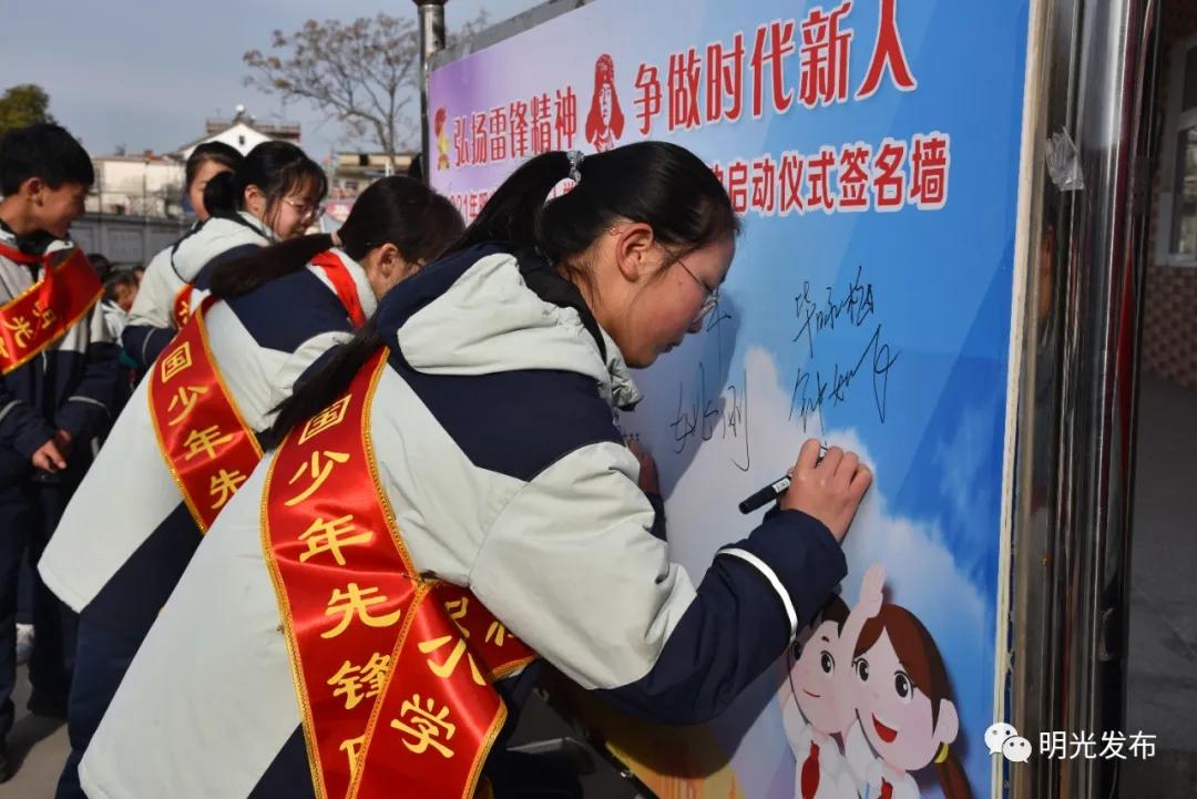 雷锋精神真实图片,雷锋精神特写镜头