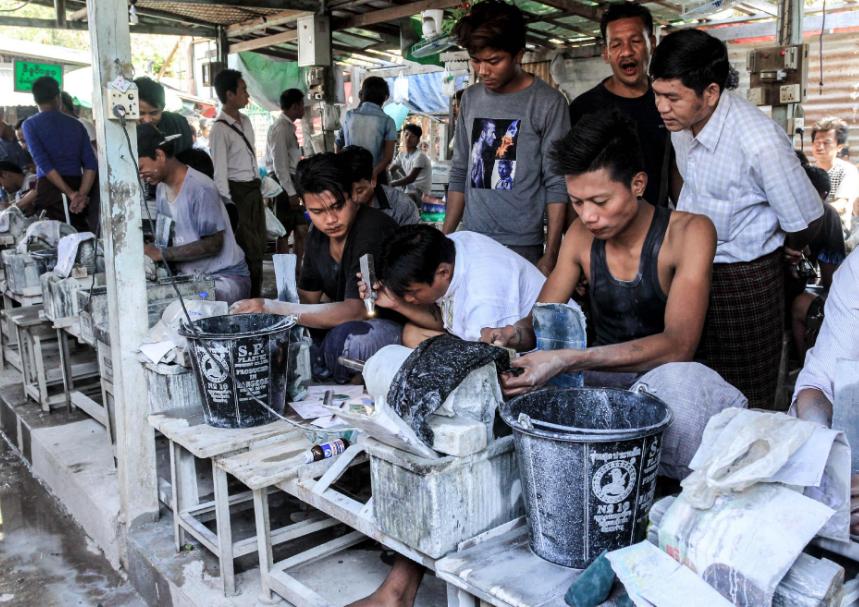 3大假珠宝集中地，游客花了很多钱，却还是被坑