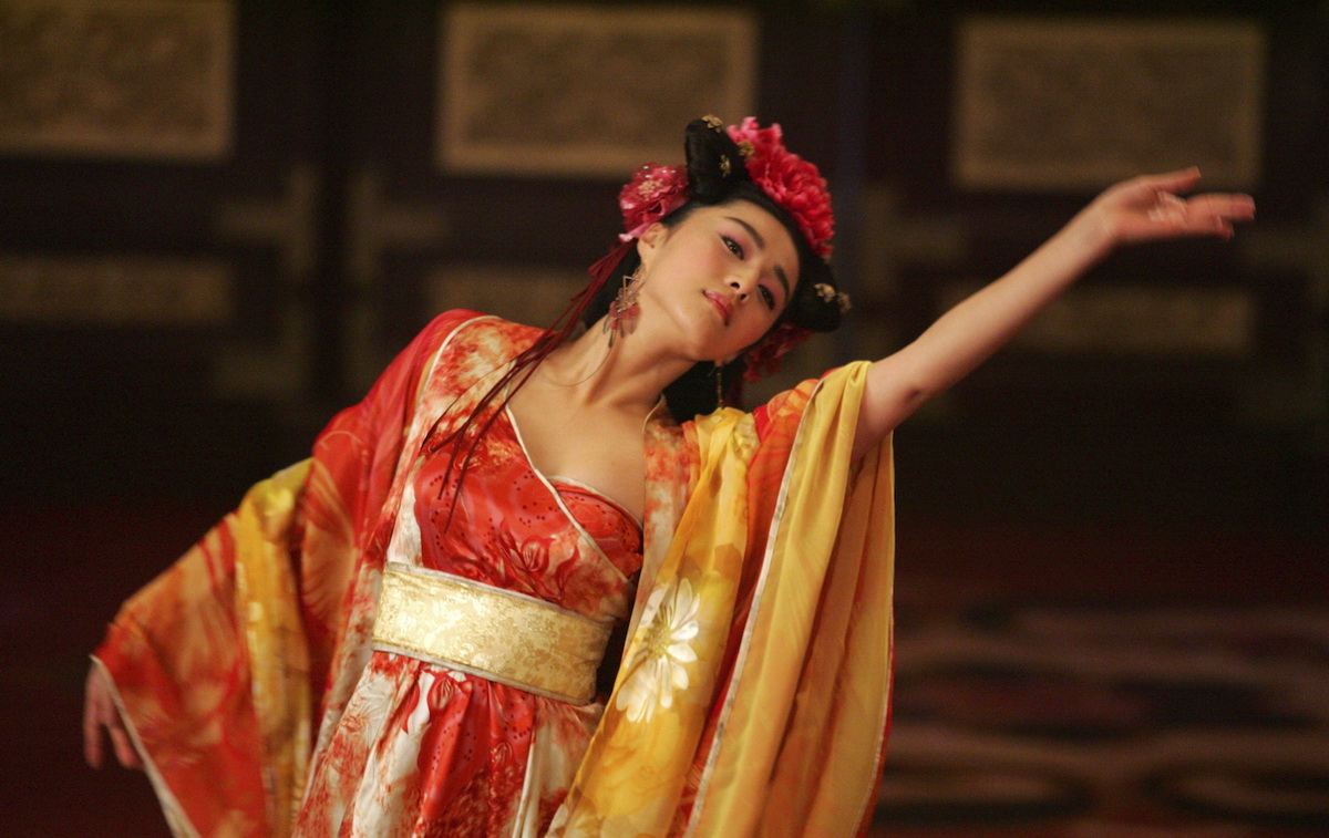 杨贵妃是被谁给杀死了的,杨贵妃被宠幸十一年没有子嗣