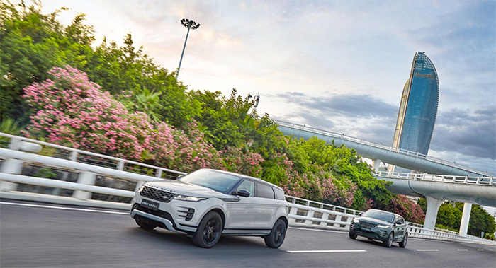 全系2.0t+8at,路虎揽胜极光l2024款对比揽胜运动