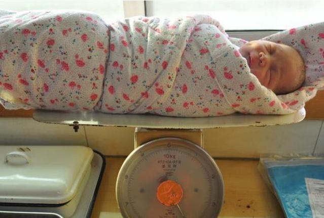 满月宝宝体重只长了4两怎么办,满月宝宝体重身高没达标怎么办