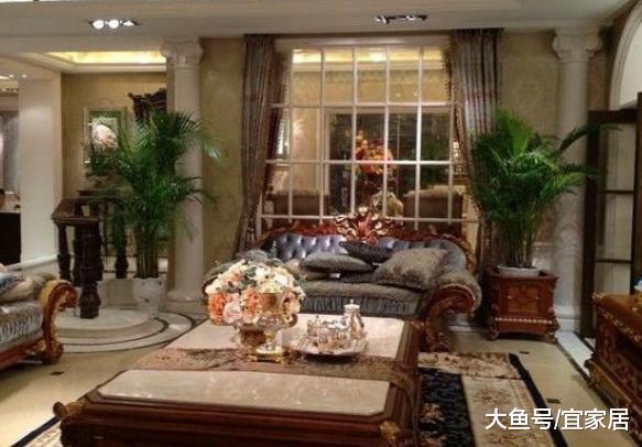 *小鹏李**晒出自己的豪宅，一家人住在豪华别墅，周围属于富人区